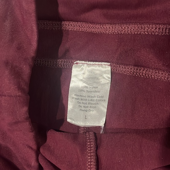 Lunar Body - high waisted shorts - maroon - size LARGE - Picture 2 of 4